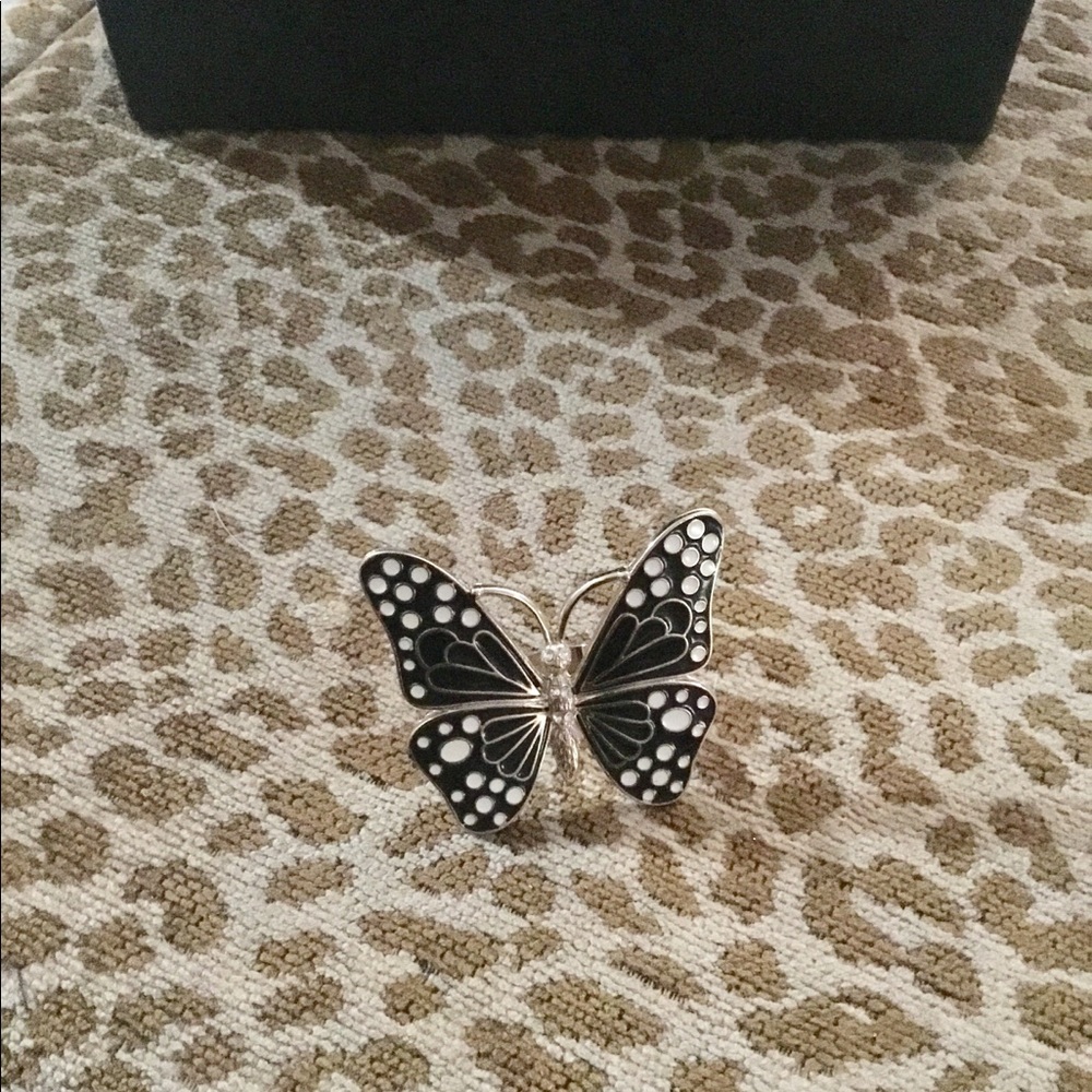 Butterfly ring